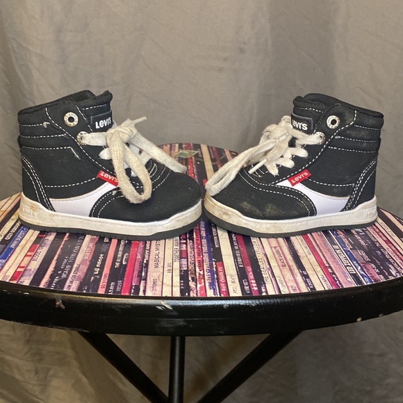 Levi’s High Top Shoes - Picture 2 of 7